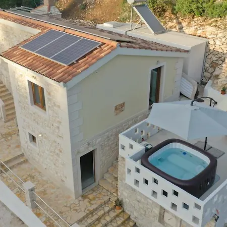 Hébergement de vacances Prapatna 17608 *