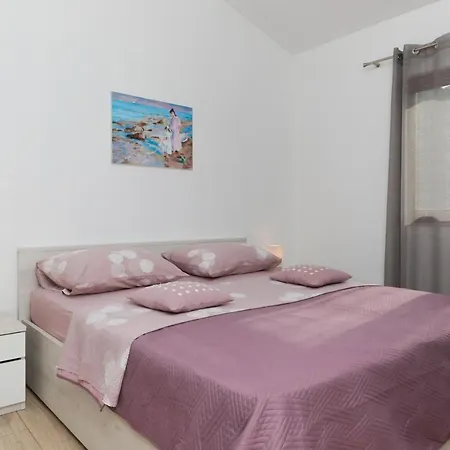 Hébergement de vacances Prapatna 17608 *