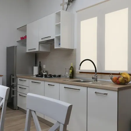 Hébergement de vacances Prapatna 17608 *